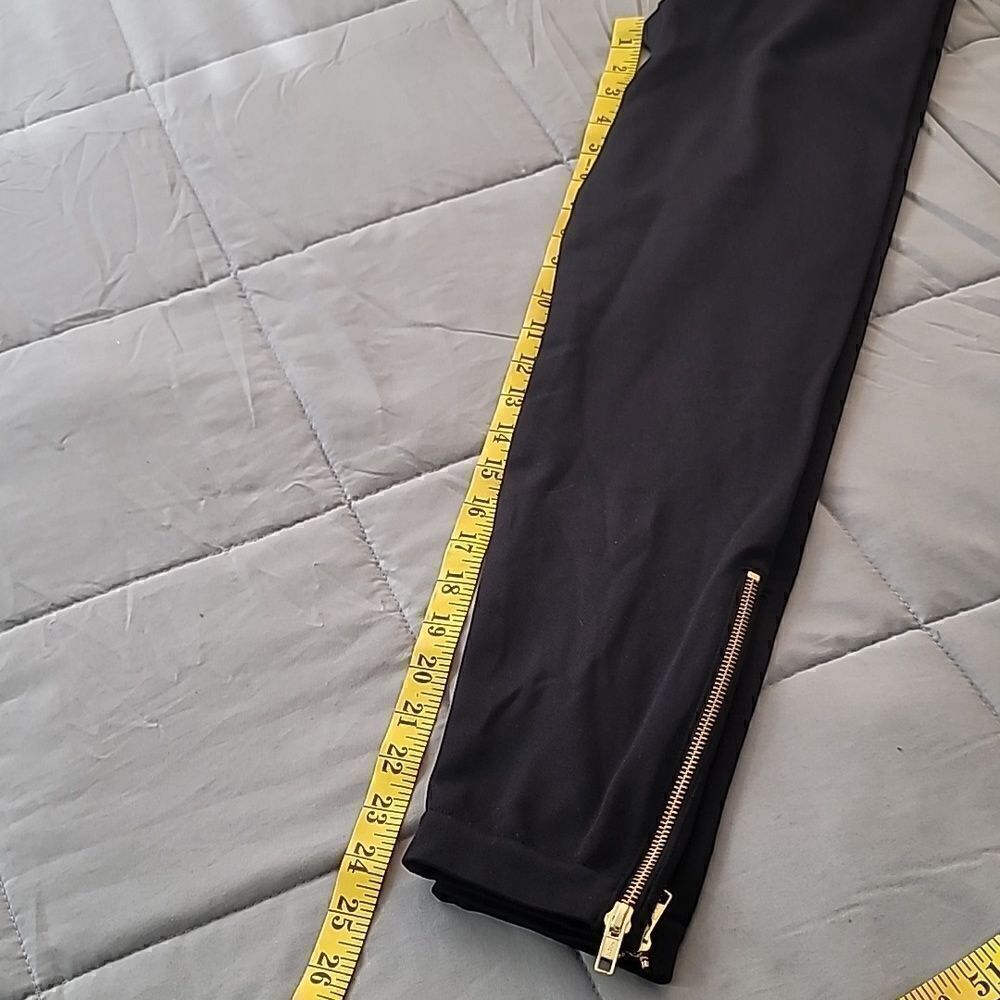 Spanx Look At Me Now Seamless Side Zip Leggings. - Picture 9 of 10